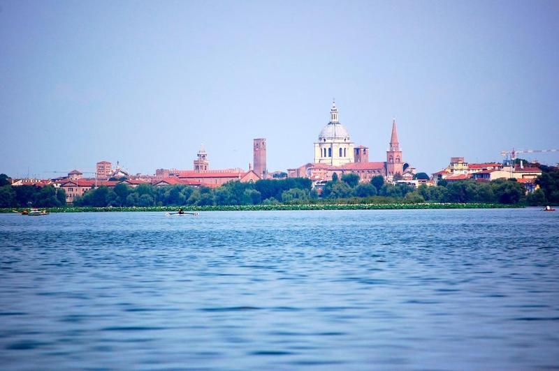 Due Guerrieri Mantova Hotel Bagian luar foto