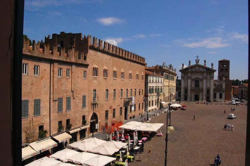 Due Guerrieri Mantova Hotel Bagian luar foto