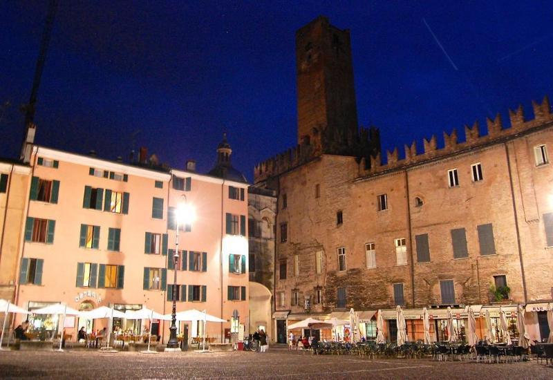 Due Guerrieri Mantova Hotel Bagian luar foto